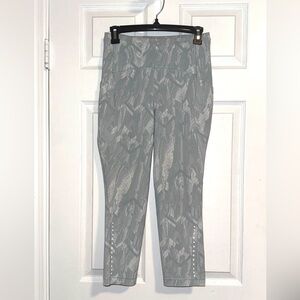 Lululemon Reverberate Blue Swift High Rise Crop Leggings Women’s Size 6 (EUC)